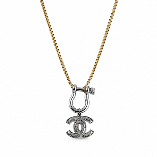 Collana con charm e catena in acciaio