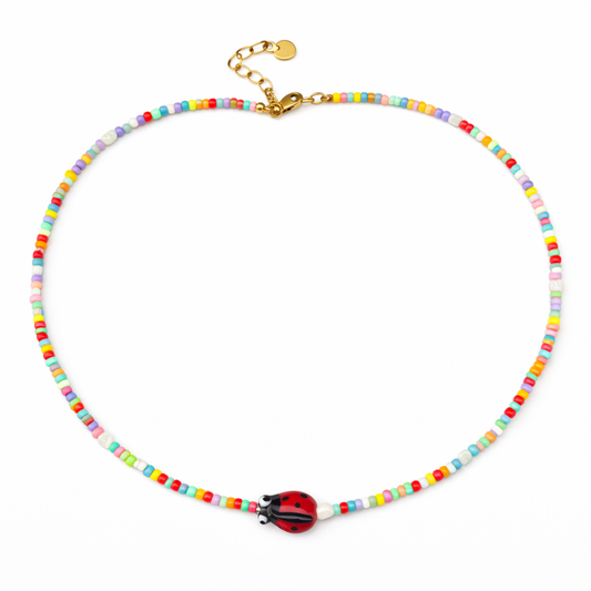 Collana con perline in vetro e coccinella centrale