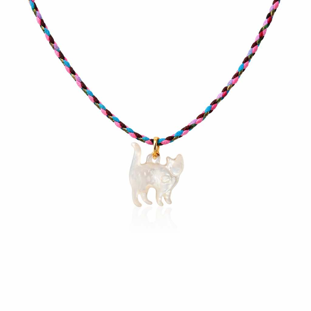 Collana con cordino in cotone e gatto in madreperla
