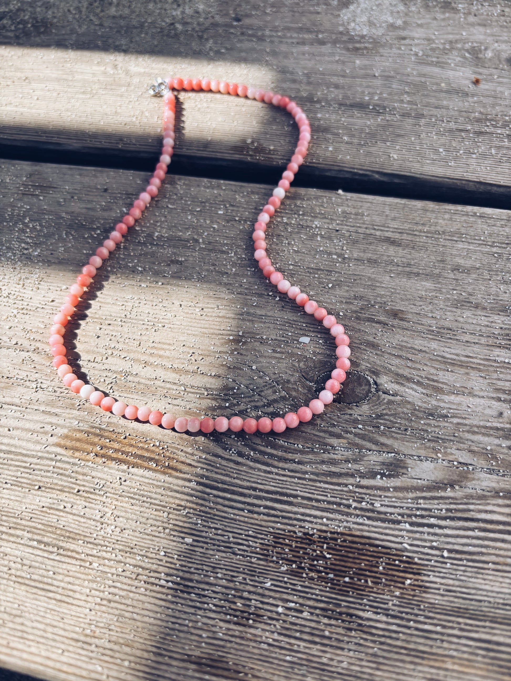 Collana in corallo rosa - Dettagli di Moda