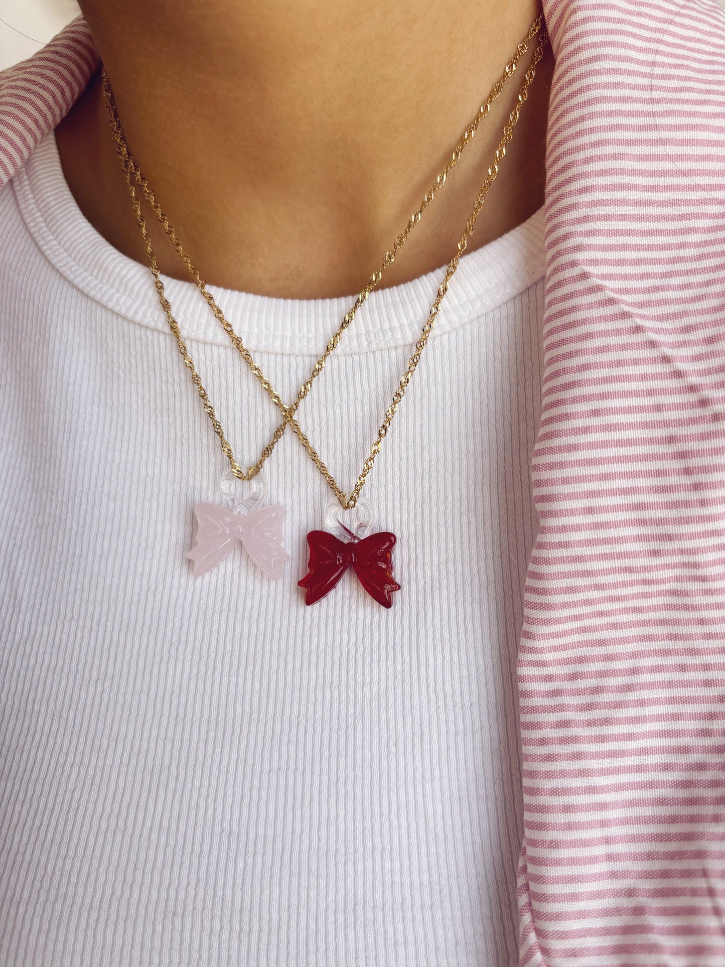 Collana con catena in acciaio e fiocco in vetro