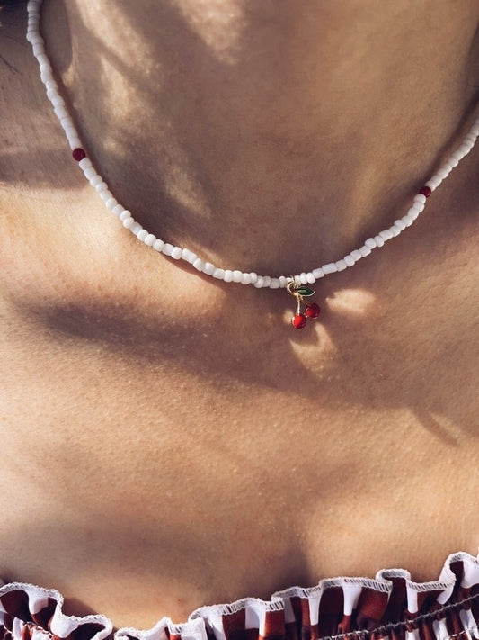 Collana con perline e ciliegie smaltate - Dettagli di Moda